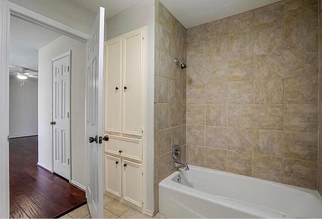 Building Photo - 4824 Darla Dr