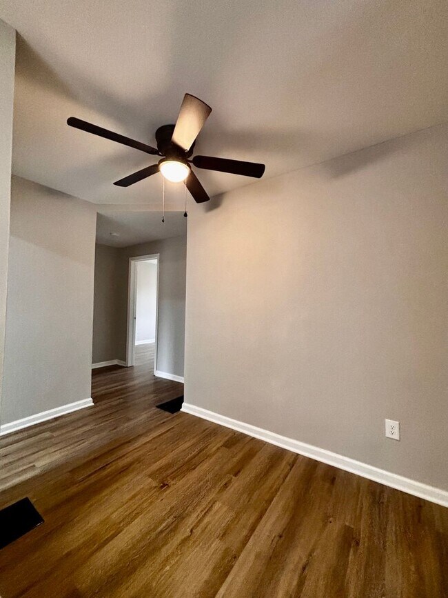 Building Photo - Newly Renovated 2 bedroom in Fairborn! - Schedule a tour now!