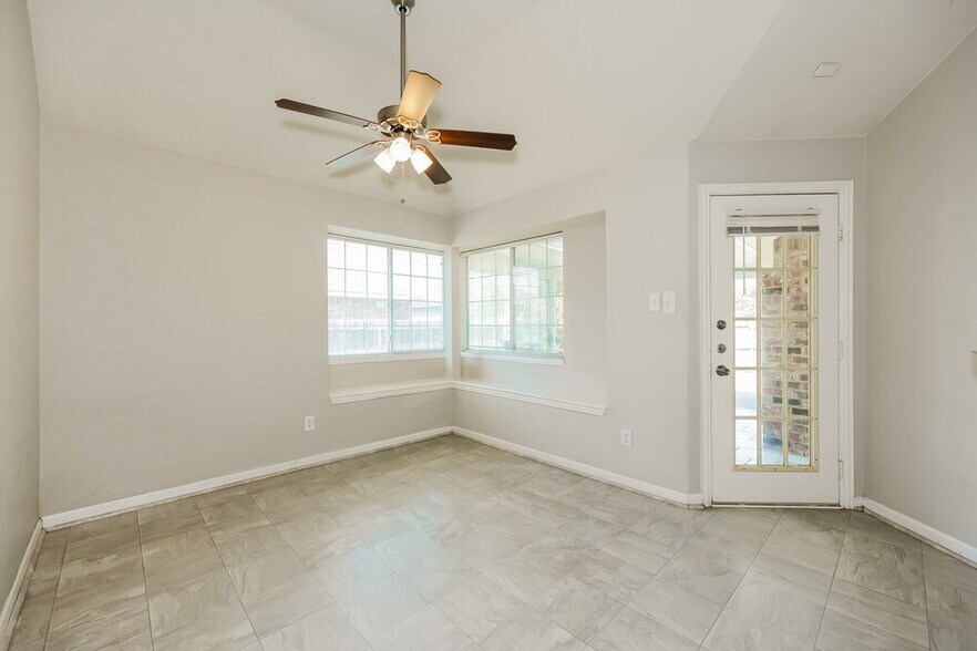 Building Photo - 5017 Eastcreek Dr