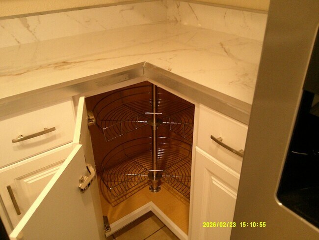 Building Photo - 4 bedroom in Dixon with spacious back yard