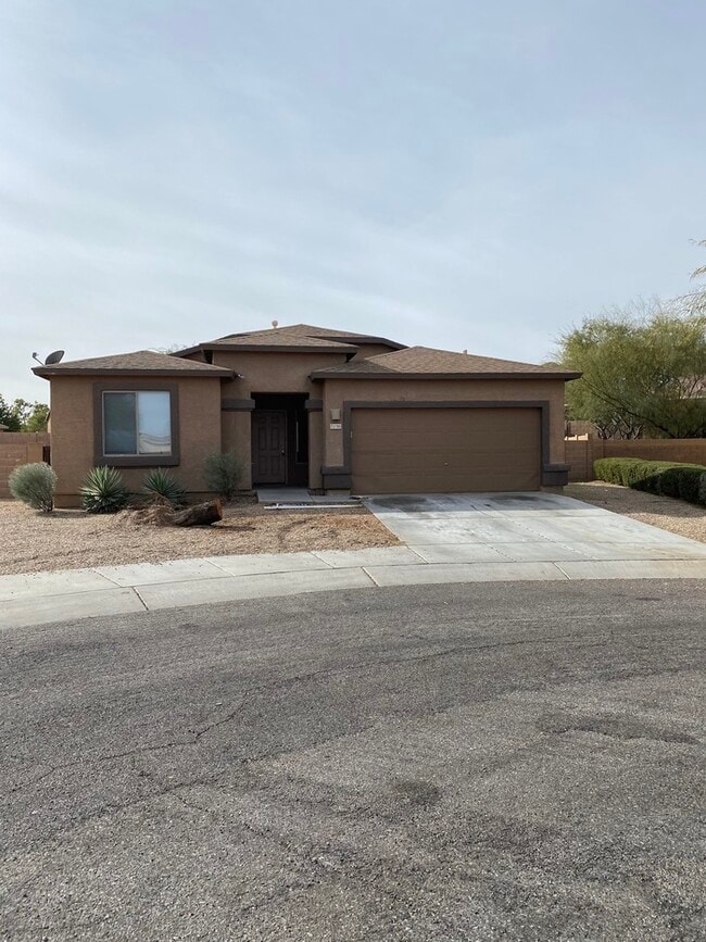 Building Photo - For Rent