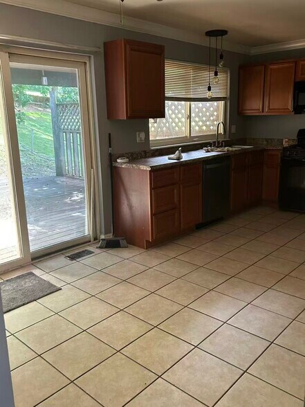 Building Photo - 7119 Wayles Dr