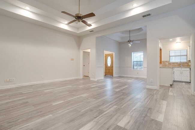Building Photo - Beautiful 3 Bed, 2 Bath Home in Well Established Holiday West Neighborhood W /Pool and Pool Servi...