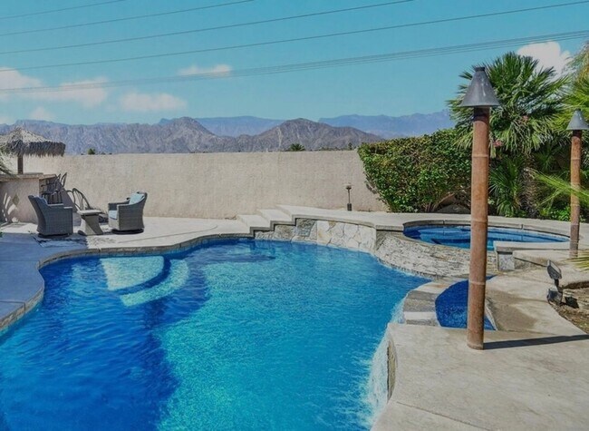 Building Photo - AVAILABLE NOW!! GORGEOUS 3 Bedroom 2 Bathroom Home in Indio!