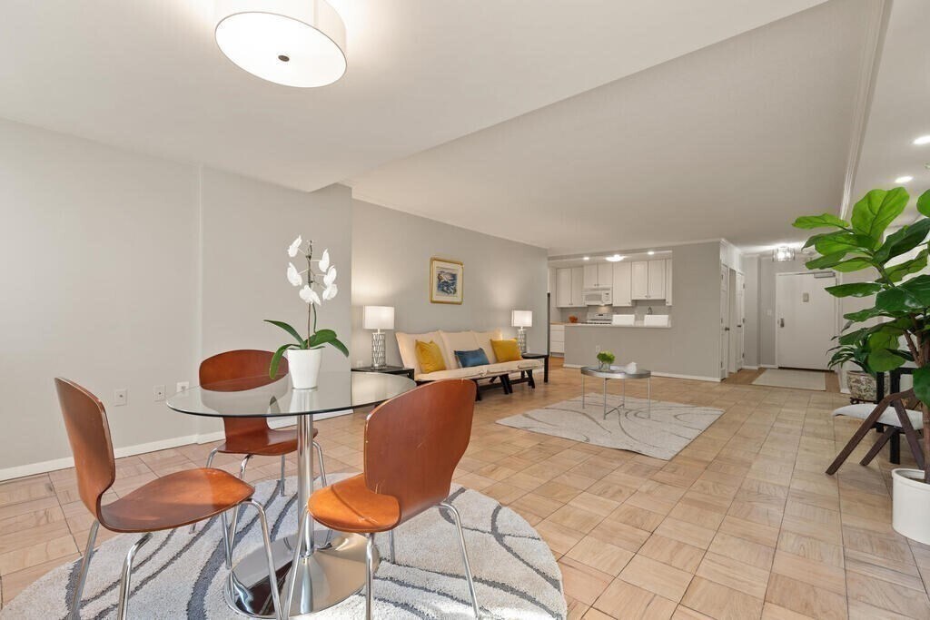 Building Photo - 2 Hawthorne Pl