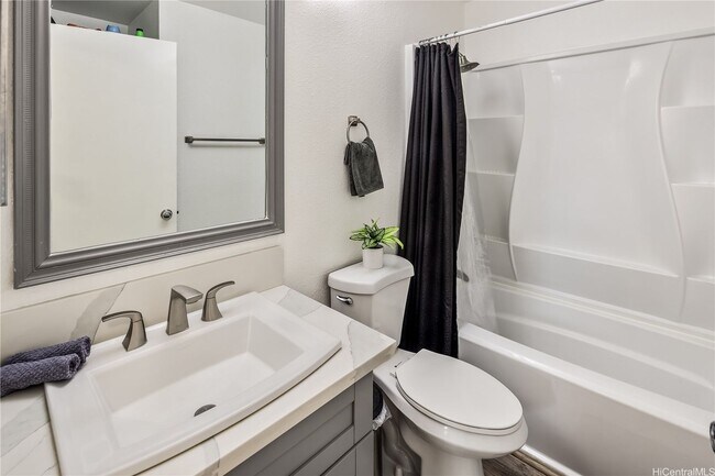 Building Photo - AVAILABLE NOW! 2 bed, 2 bath, 1 parking