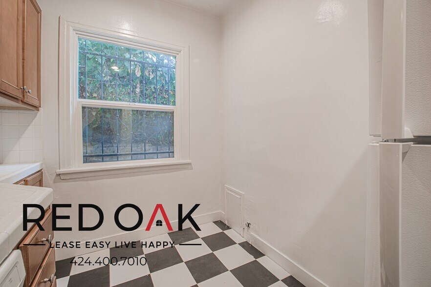 Building Photo - 1818 Whitley Ave