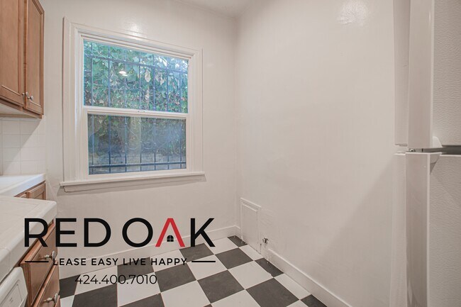 Building Photo - 1818 Whitley Ave