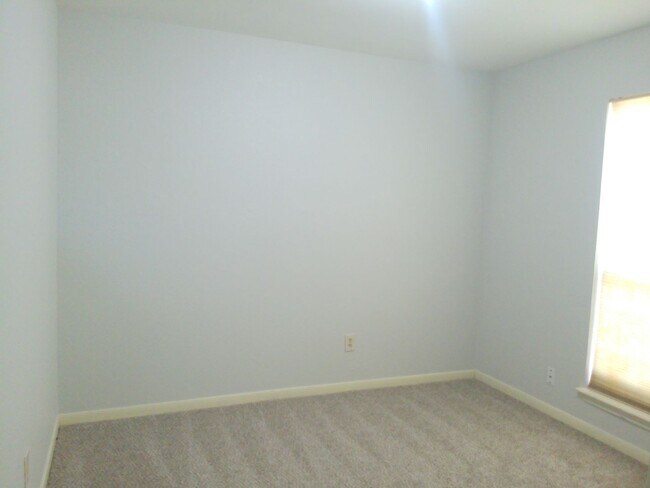 Building Photo - 2614 Camargo Dr