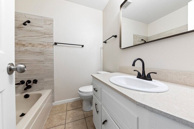 Building Photo - 2300 Zinnia Ct