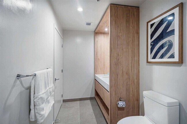 Building Photo - 601 N Miami Ave