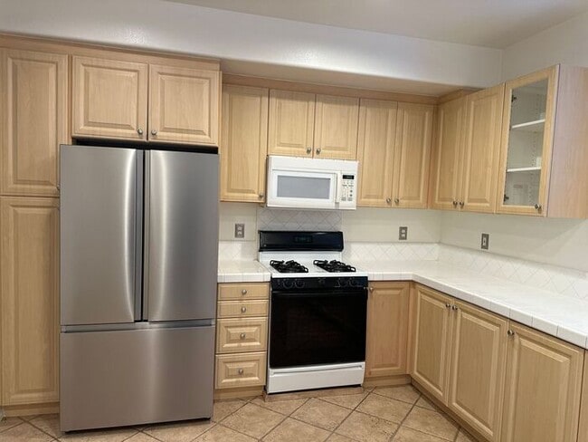 Building Photo - 3 bedroom/2.5 Bath Northbridge Home