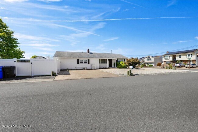 Building Photo - 774 Nassau Dr