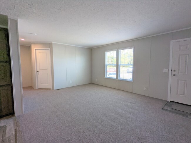 Building Photo - 647 Oregon St