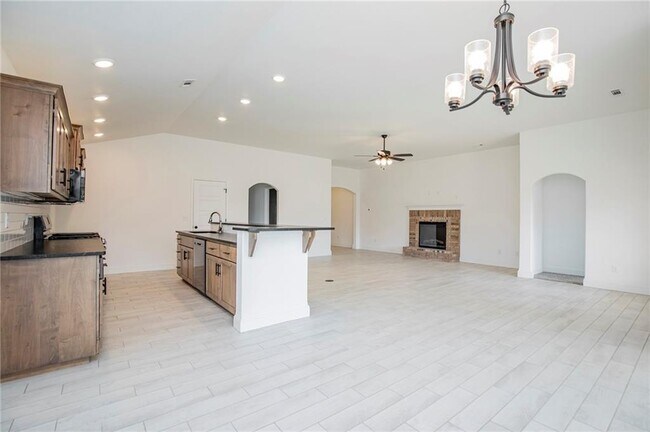 Building Photo - 400 Manfield Ave