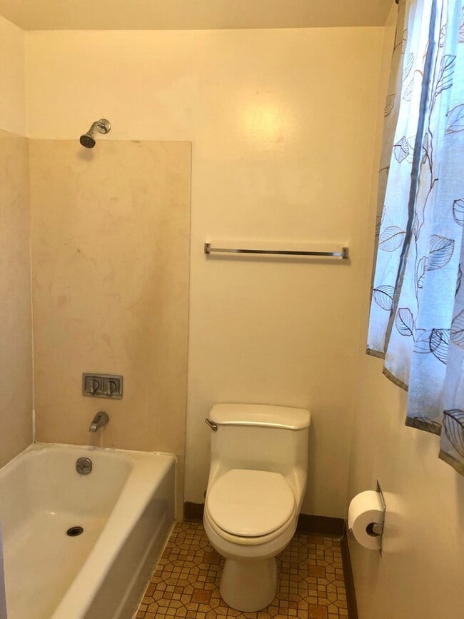 Building Photo - 2-Bedroom Single-Level House in Sherwood   $1000.00  OFF  1ST  FULL  MONTH'S  RENT
