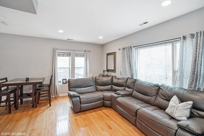 Building Photo - 2111 E 67th St