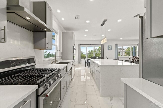 Building Photo - 500 Deer Point Dr