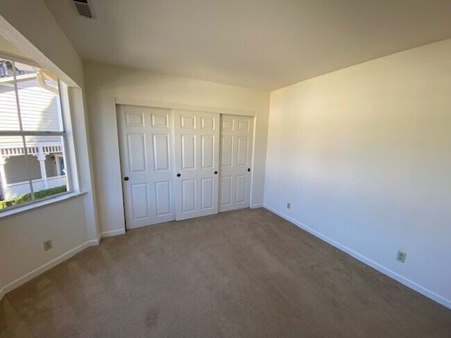 Building Photo - 15 Glen Lake Dr