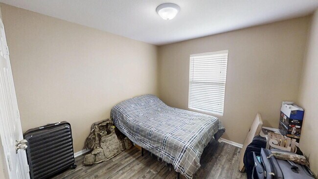 Building Photo - "Charming 3-Bedroom Home with 2 Baths on K...