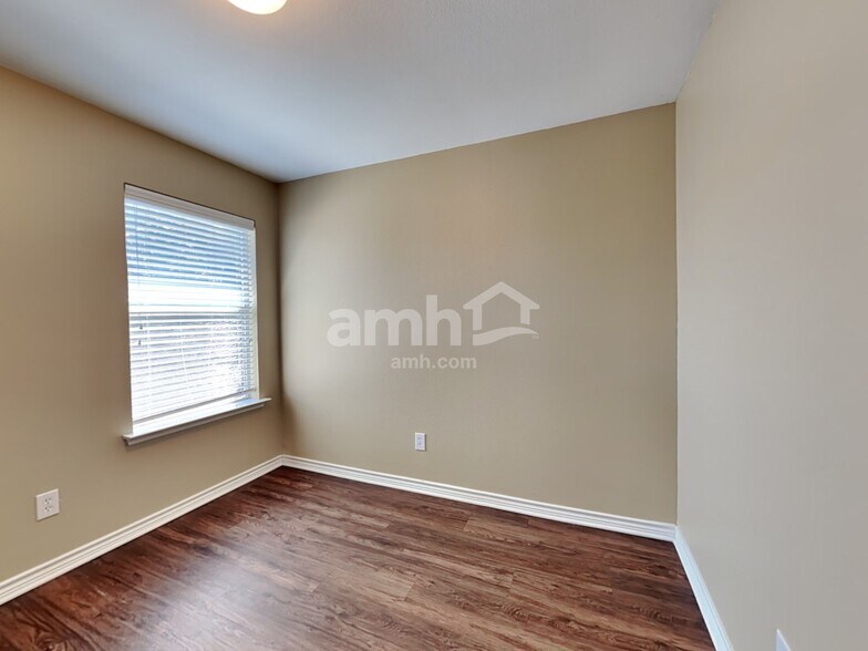 Building Photo - 8620 Axis Deer Run
