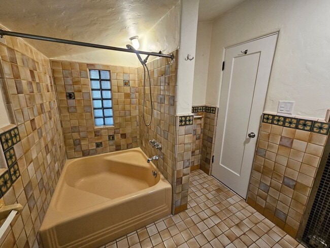 Building Photo - Stunning 1 Bed 1.5 Bath Naglee Park Home W...