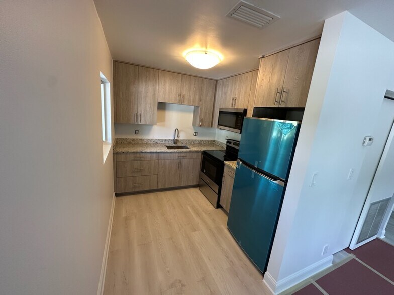 Brand NEW Kitchen - 739 S Swinton Ave