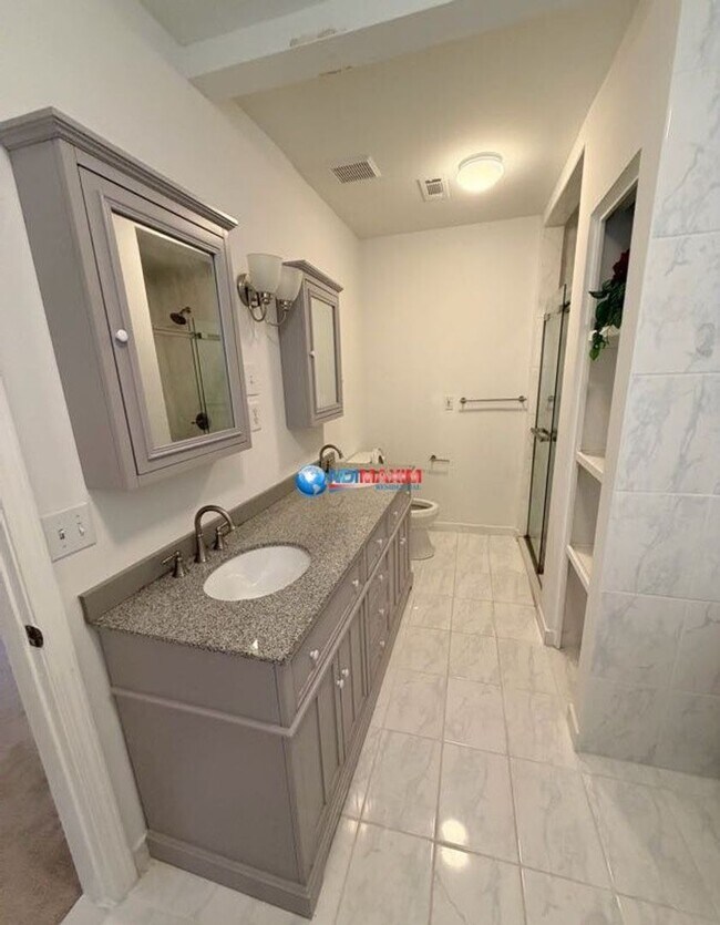 Building Photo - Nice 2-story house in the City of BUFORD schools + separate in-law suite