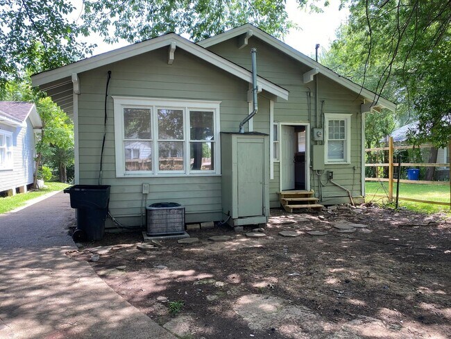 Building Photo - Highland 3BR/1BA by Centenary College
