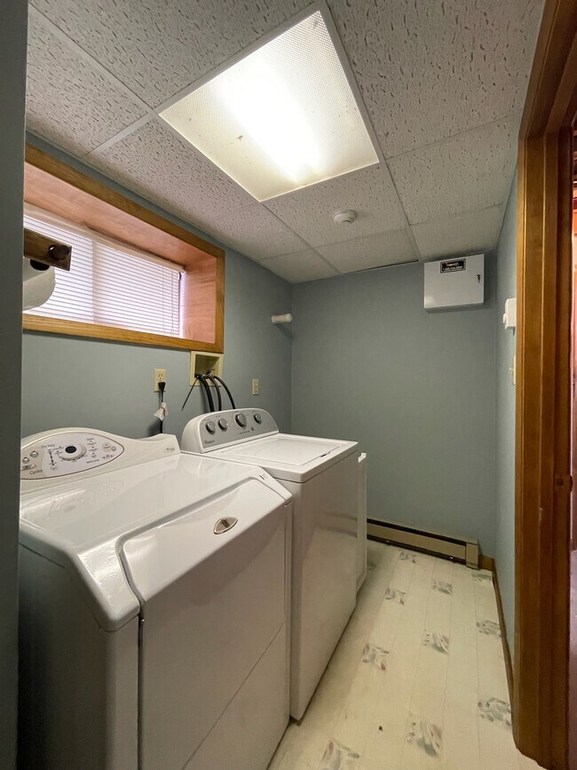 Building Photo - 4408 Circle Dr