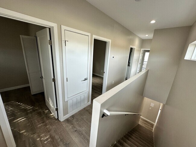 Building Photo - New (2025) 4 Bedroom House with High Ceilings