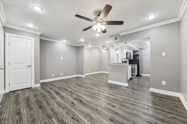 Building Photo - 11550 Chimney Rock Rd