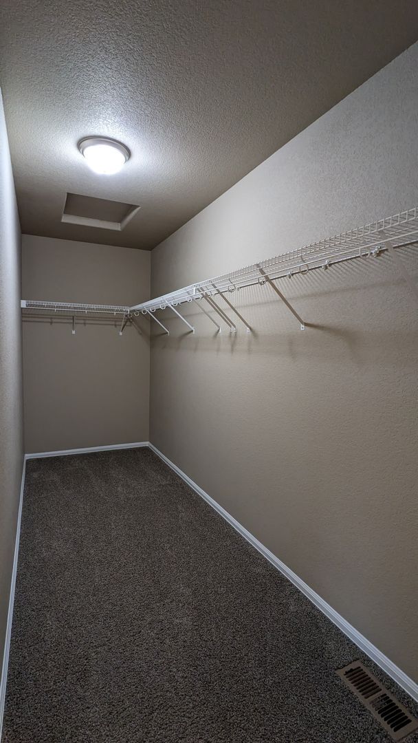 Building Photo - TWO STORY END UNIT TOWNHOME 3 BED/2.5 BATH...