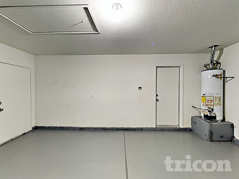 Building Photo - 610 Largo Azul Ave