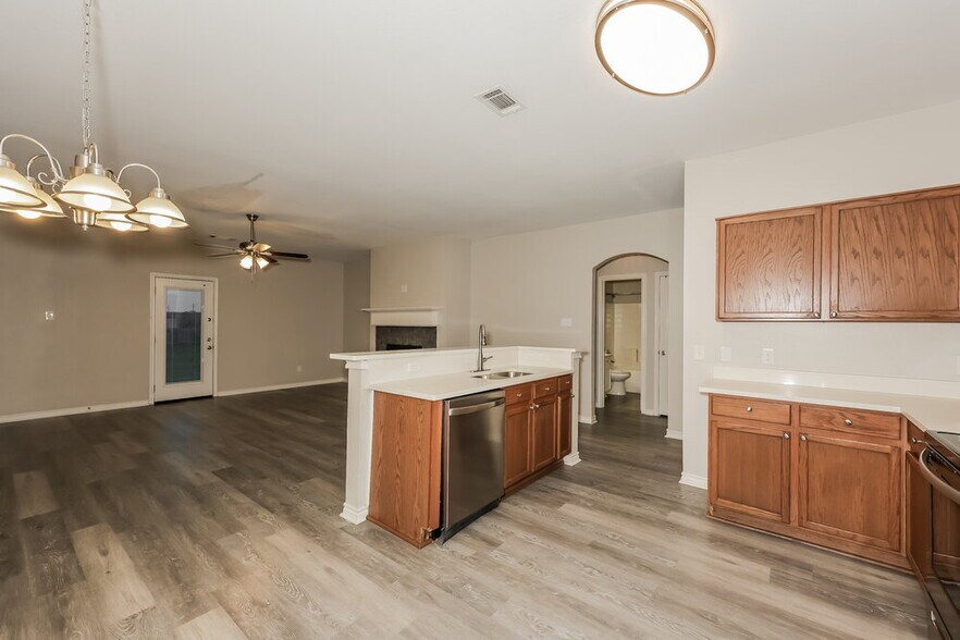 Building Photo - 1106 Longhorn Ln