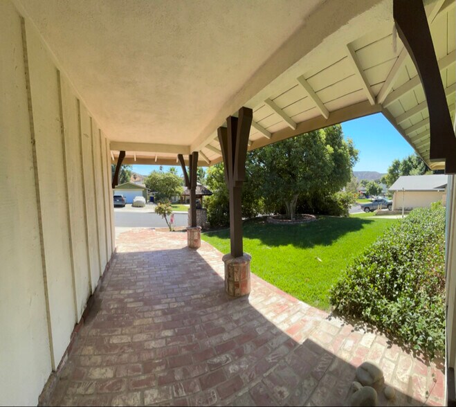 Building Photo - 28205 Oaklar Dr