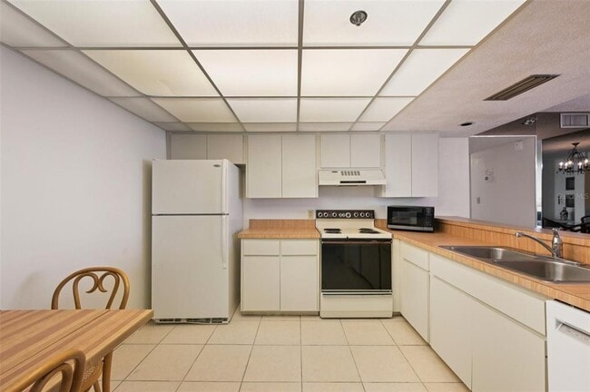 Building Photo - 11 Sunset Dr