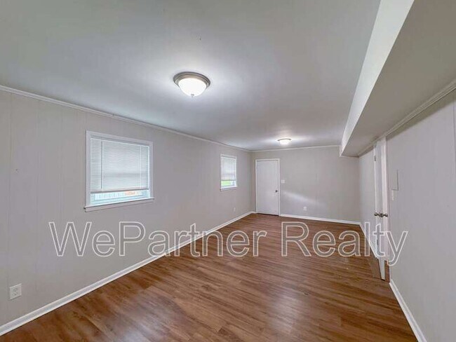Building Photo - 2223 Shamrock Dr