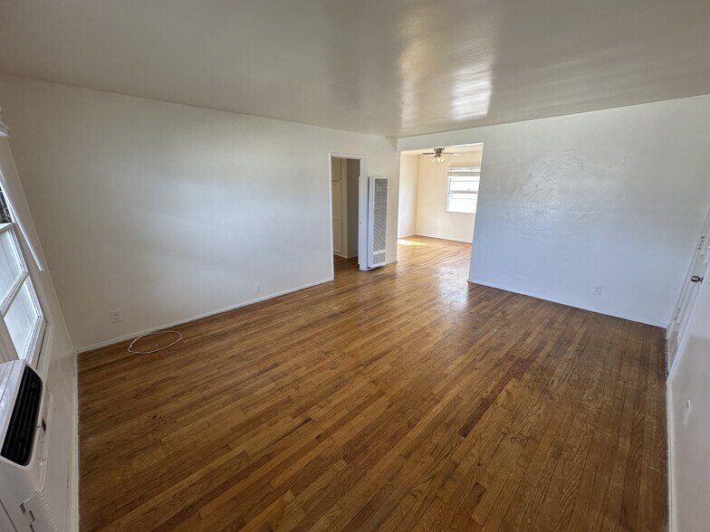 Building Photo - 2471 Silver Lake Blvd