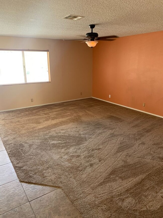 Building Photo - Beautiful upper level larger 2 bedroom, 2 ...