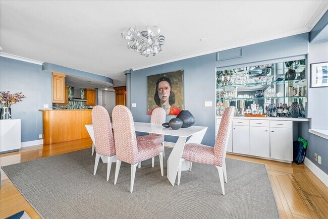 Building Photo - 65 E India Row