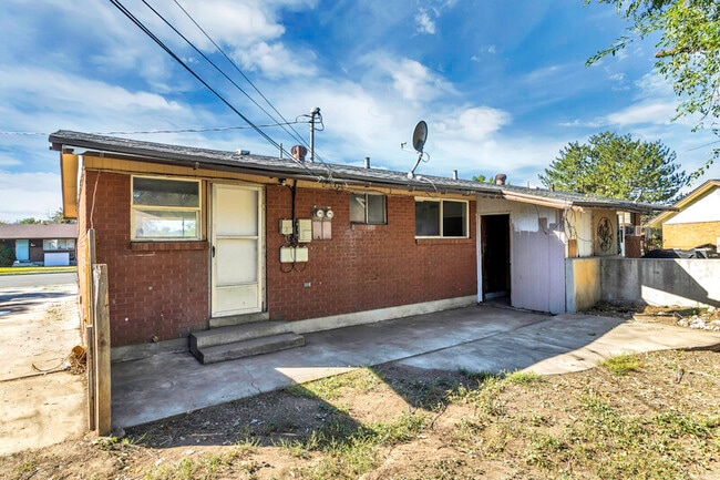 Building Photo - 1186 W 300 N St