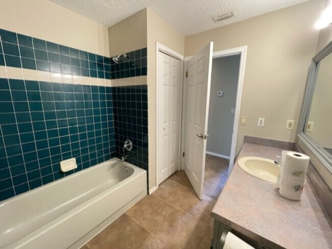 Building Photo - 9332 Trevarthon Rd