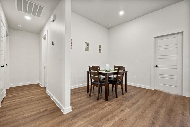 Building Photo - Now Pre-Leasing and a 55' TV -New 3/2/2 in Willowbend