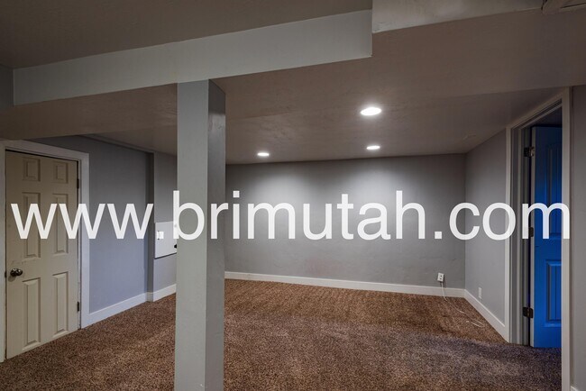 Building Photo - 653 N 1300 W