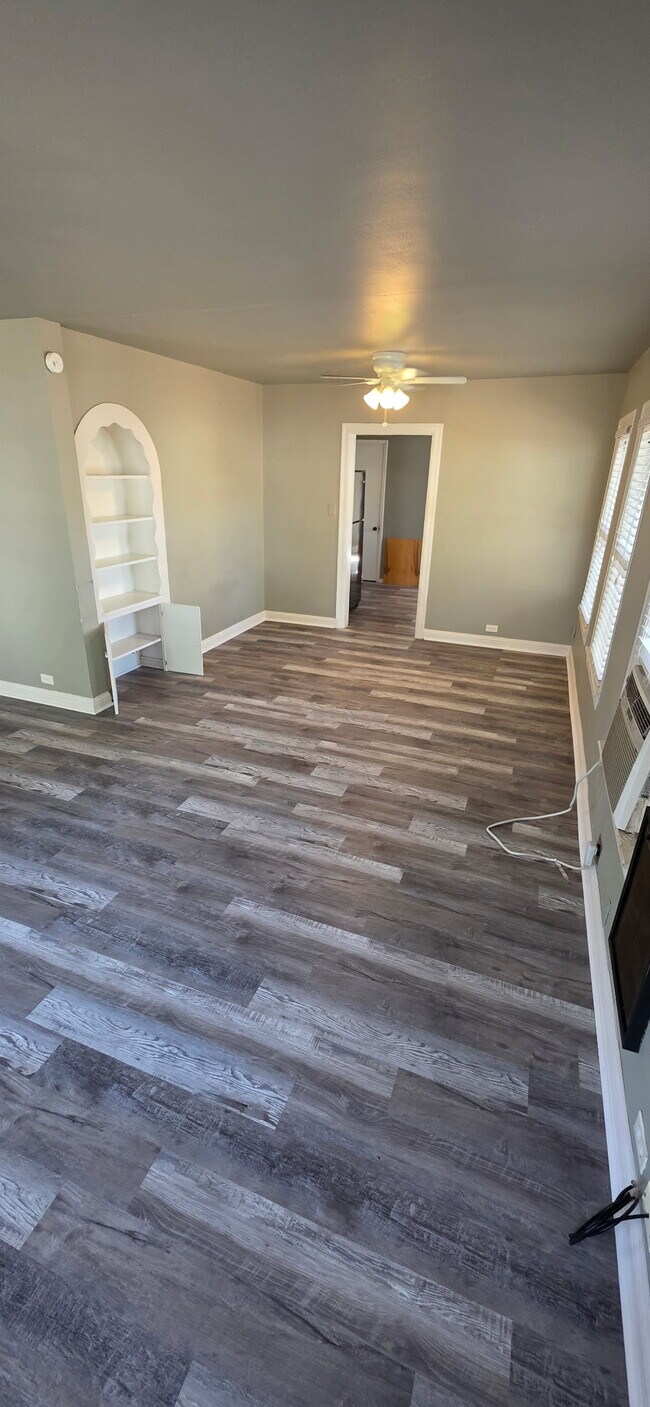 Building Photo - 935 Allen Ave