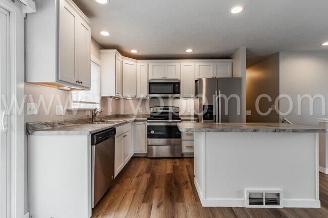 Building Photo - Beautifully Remodeled 3 Bedroom / 1.5 Bath Home | Millard