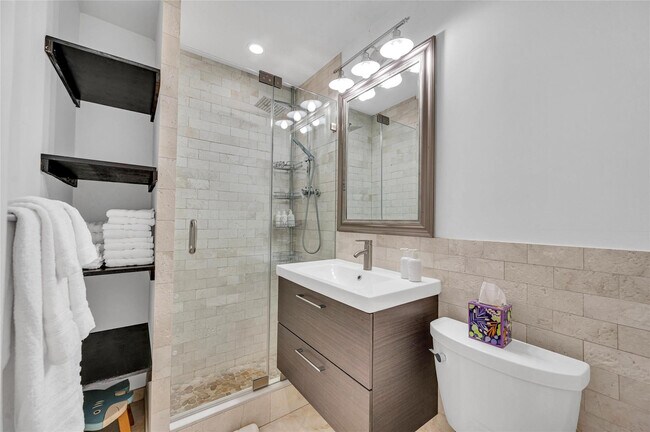 Building Photo - 1300 Mango Isle