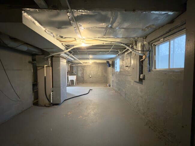 Building Photo - 1200 Ada St