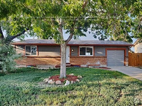 Building Photo - 387 Helena Cir